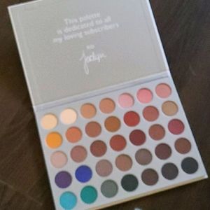Jaclyn hill pallet 35